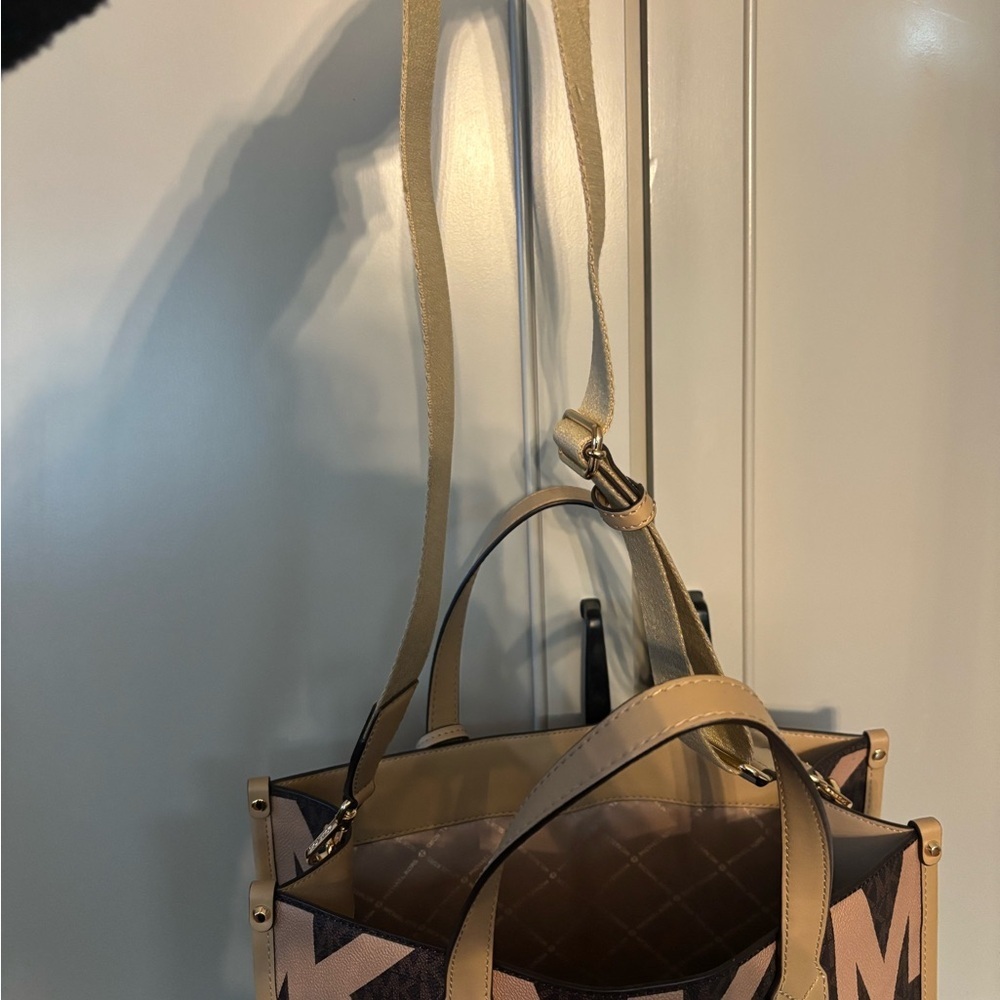 Michael Kors $398 Large Maple/Camel tote - Picture 7 of 10